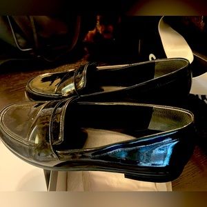 Black pattern Franco Sarto loafers!